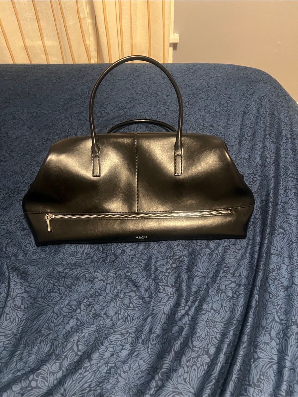 Verafied Club Bag - Great condition- Black/Missing pyramid charm.
